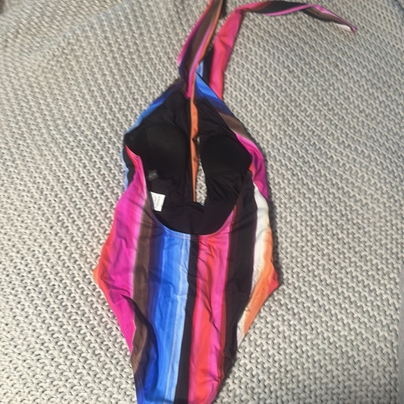 women’s swimsuit - Picture 2 of 3